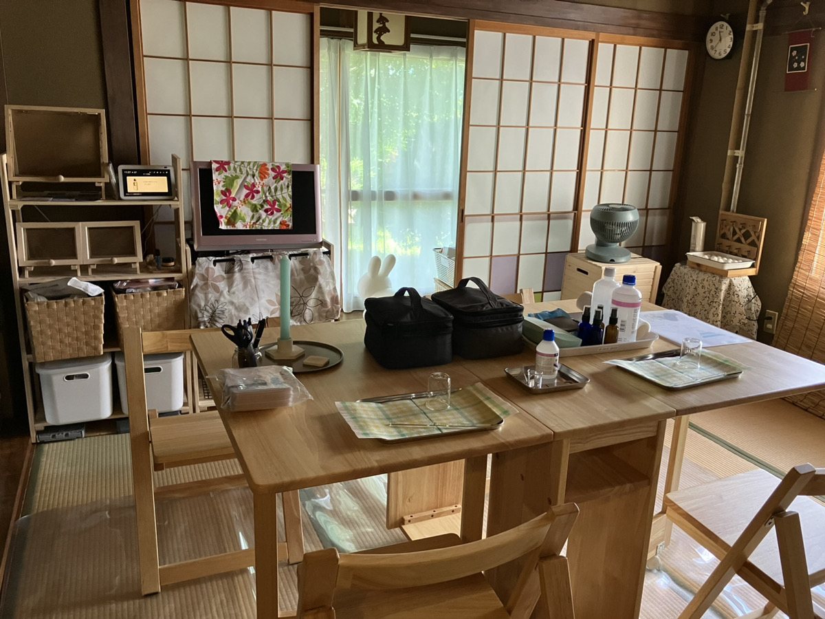 レッスンで使用する和室のテーブル